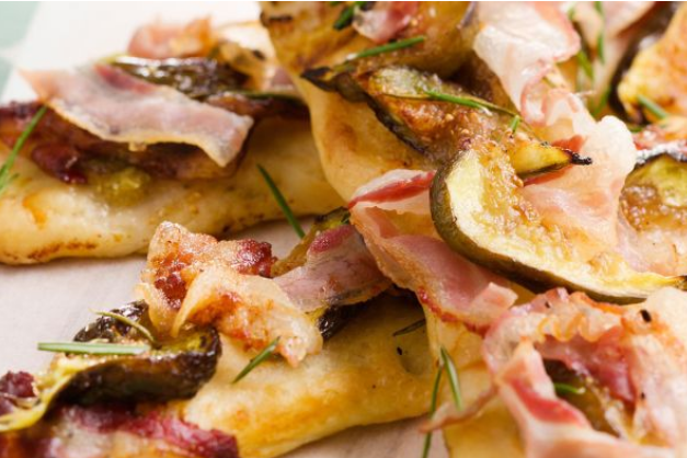Le focaccine ai fichi, pancetta e rosmarino